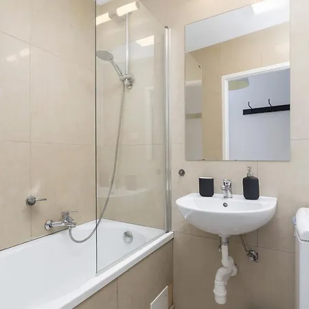 Soft Breeze Ap-1Br With Balcony-Old Town